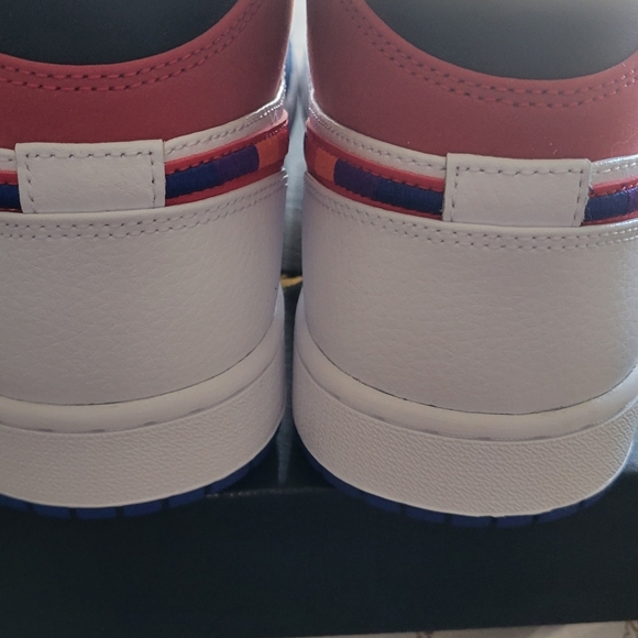 Air Jordan 1 Mid SE - Picture 3 of 15